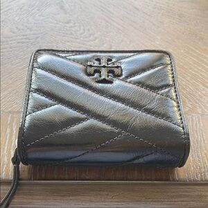 Tory Burch Kira Chevron Metallic Wallet, Pave logo
Bifold wallet, Brand New!!!